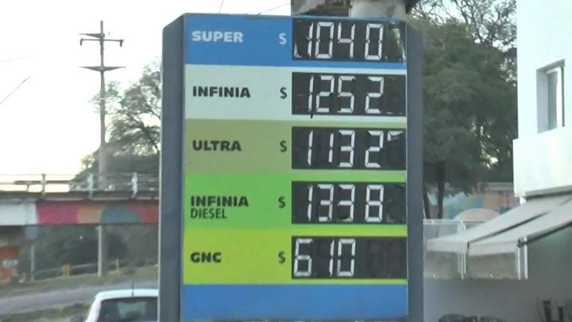 Subió la nafta pero en Palpalá se la consigue más barata que en San Salvador