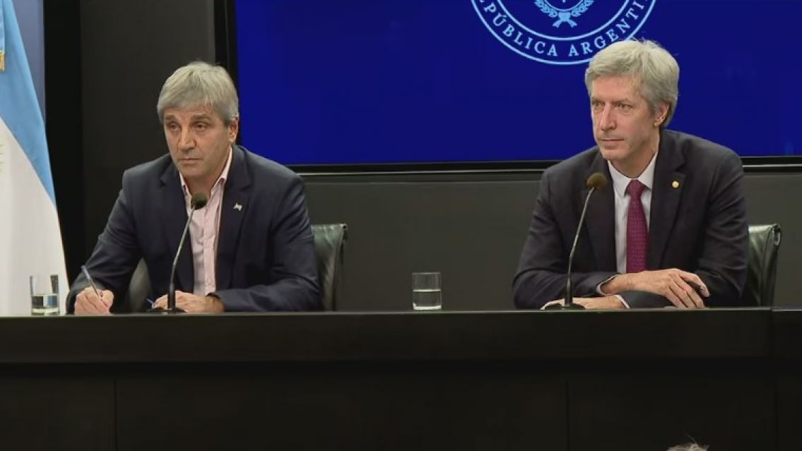 Desconfianza del mercado y menos ingreso de dólares: ¿Qué pasará con el dólar?