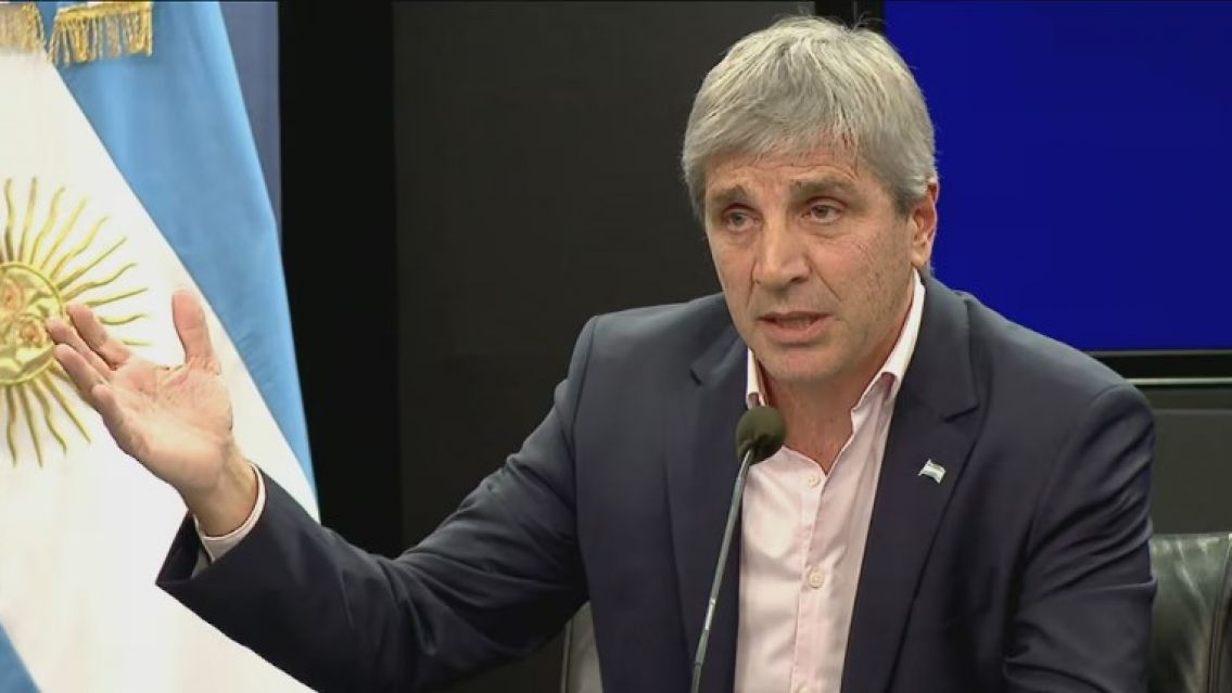 El Gobierno proyecta que el dólar oficial estará a $1016 y la inflación rozará el 140% a fin de año