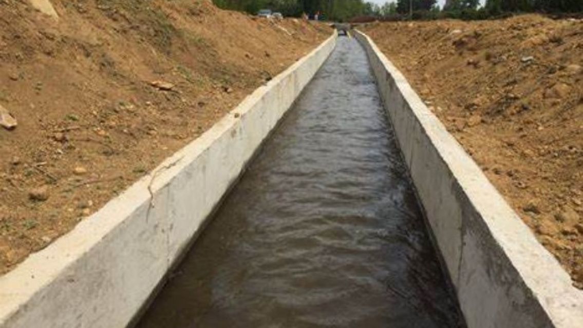 Juje�ito fue internado de urgencia luego de caer en un canal de riego