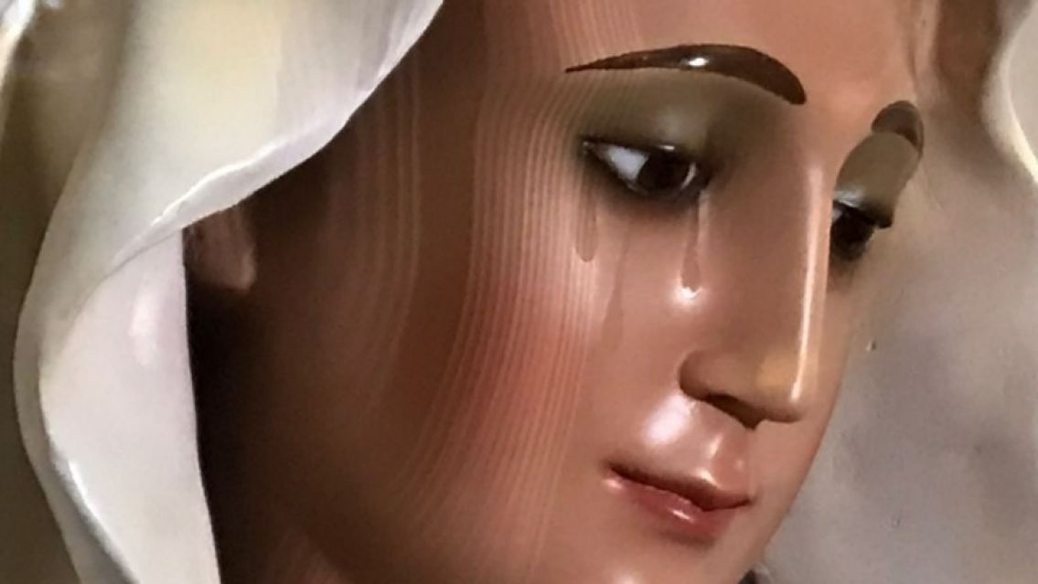 Una Virgen empez� a llorar luego que le pidieran por Loan: "Sal�a un l�quido rojo..."