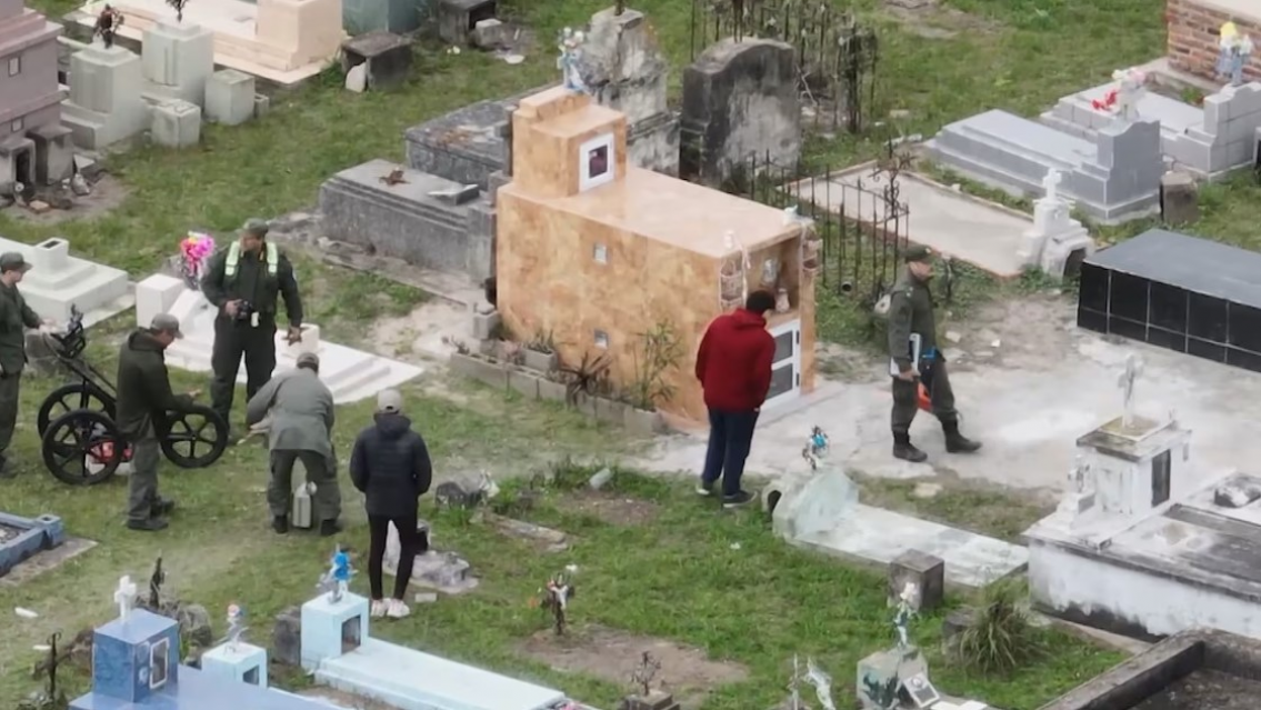 Por el caso Loan, el cementerio se llen� de gendarmes: reventaron una losa