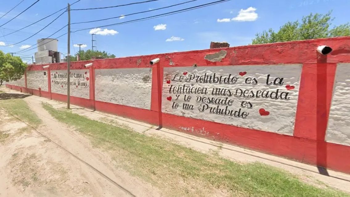 Fue con su amante a un telo, se pasó de copas y sustancias, y despertó de la peor manera
