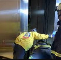 Terror en pleno centro de Jujuy: se desplom&oacute; un ascensor con un hombre adentro
