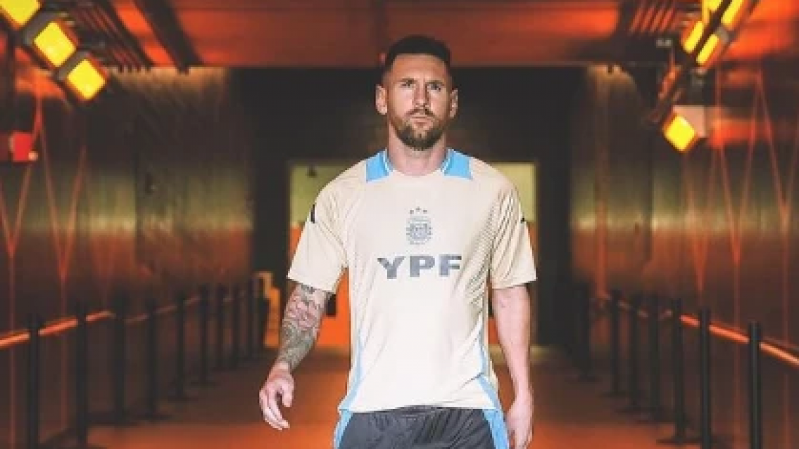 "Por c�bala", Lionel Messi cambi� de look para la final de la Copa Am�rica contra Colombia