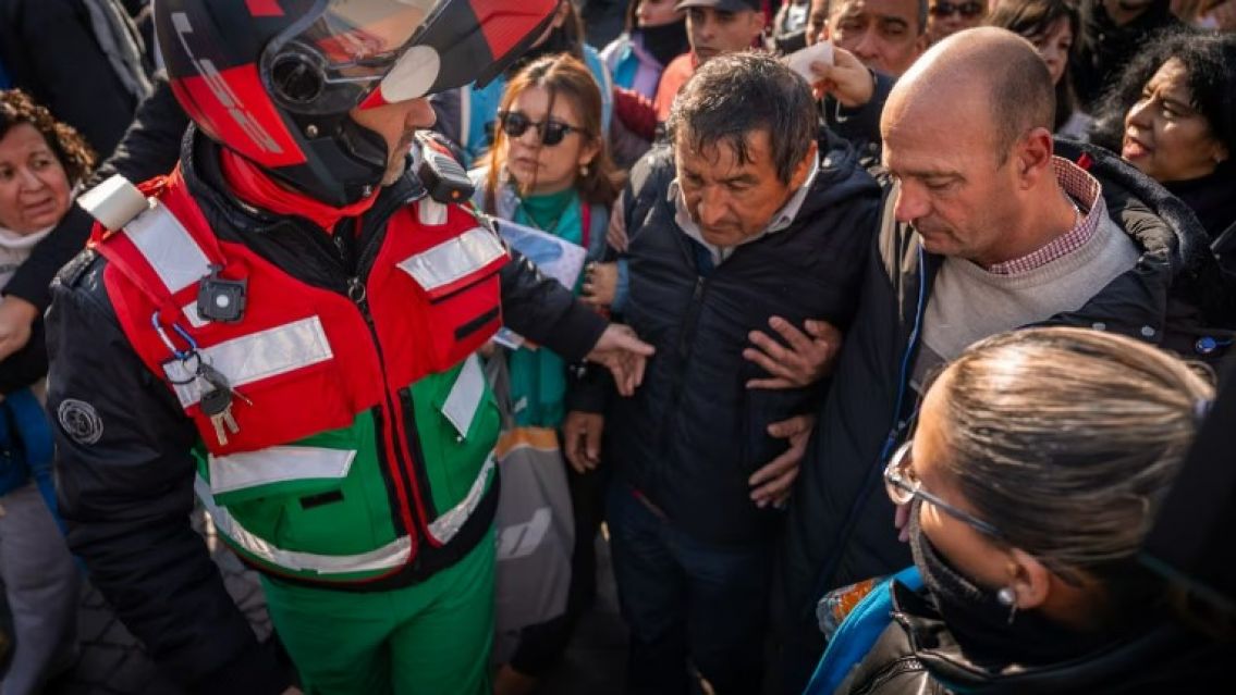 Así fue el momento en el que el papá de Loan se descompensó durante la marcha
