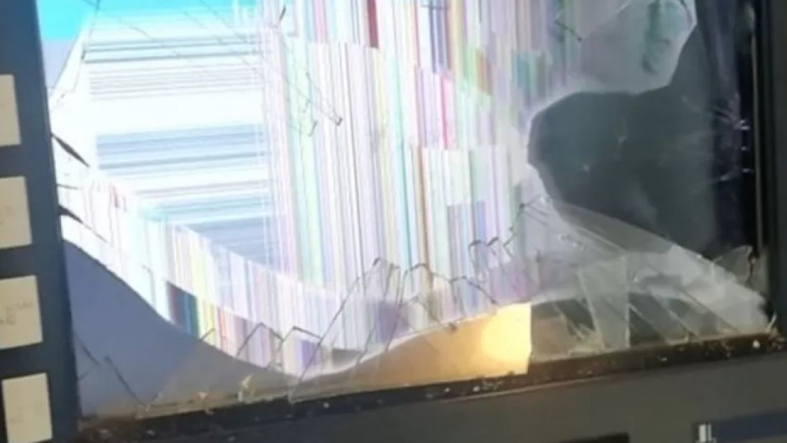 Porte�o se pas� con la "bolsa" y rompi� uno de los pocos cajeros de La Quiaca