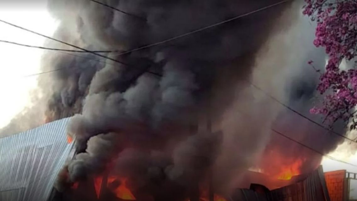 Mec�nico quiso hacer lo peor en la casa de su vecina y la maldad le cay� en su taller