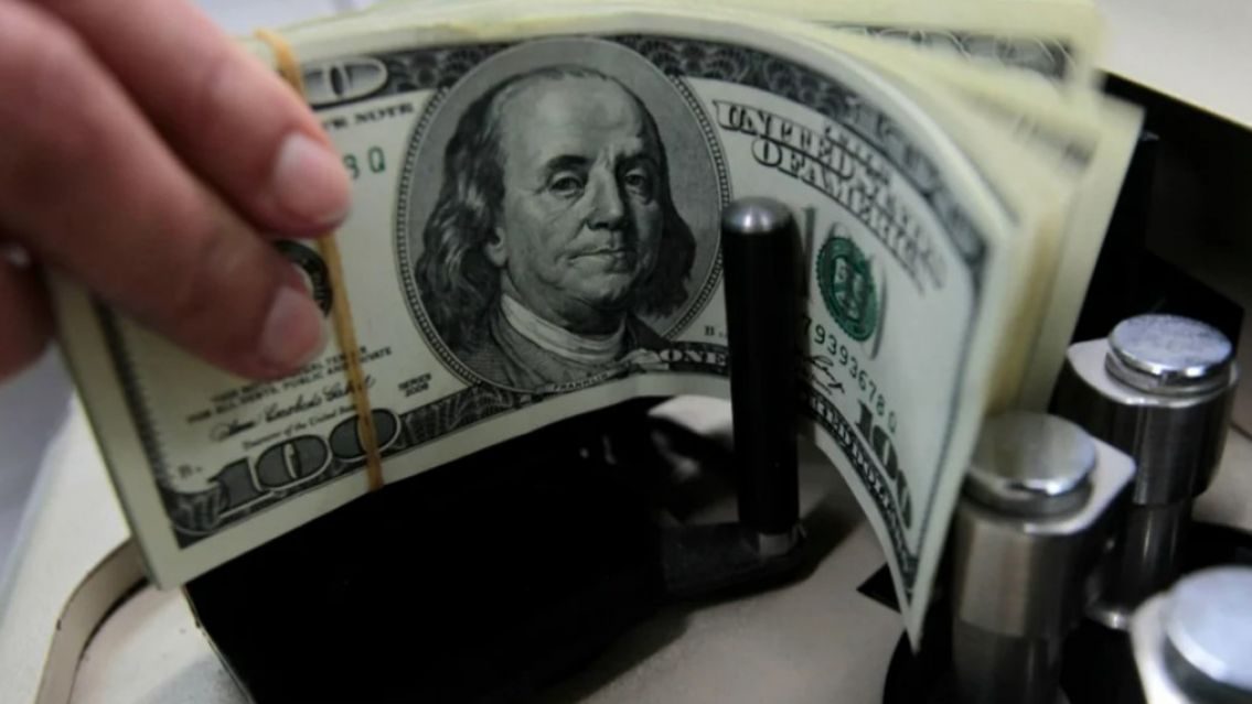 Dólar blue abrió en $1.430