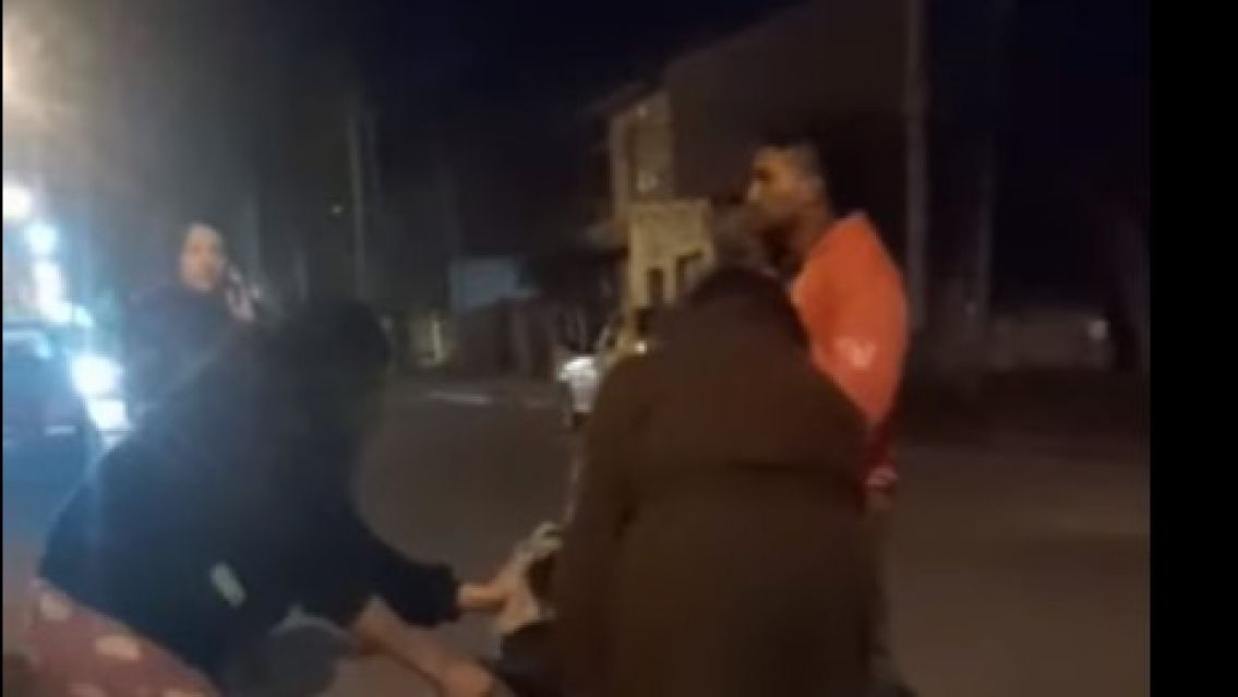 Tremendo choque en Avenida Mej�as, un motociclista se salv� de milagro