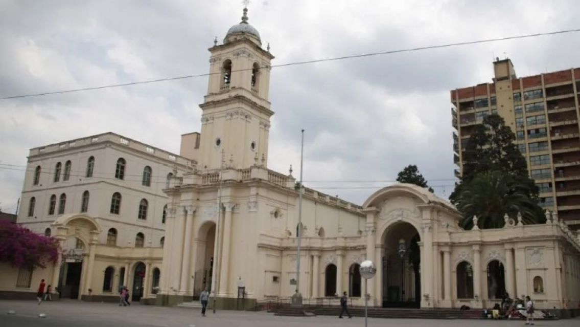 Abuela fue a rezar a la Catedral y le robaron todo: le sacaron sus �ltimos pesitos