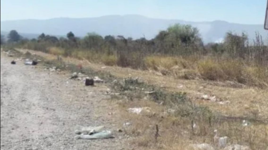 Juje�o encontr� a la ex con los amigos, la llev� a un descampado y le hizo lo peor