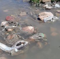 Siguen las denuncias por contaminaci&oacute;n en Humahuaca: el r&iacute;o no da m&aacute;s