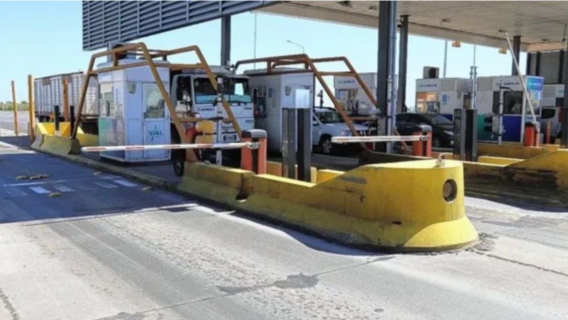 Un depravado se par� en frente de un bondi y dej� a todos helados: as� lo vieron