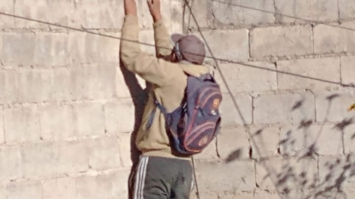 "¿Qué hacés ahí?": Escrachan al chorro jujeño que se mete por las tapias