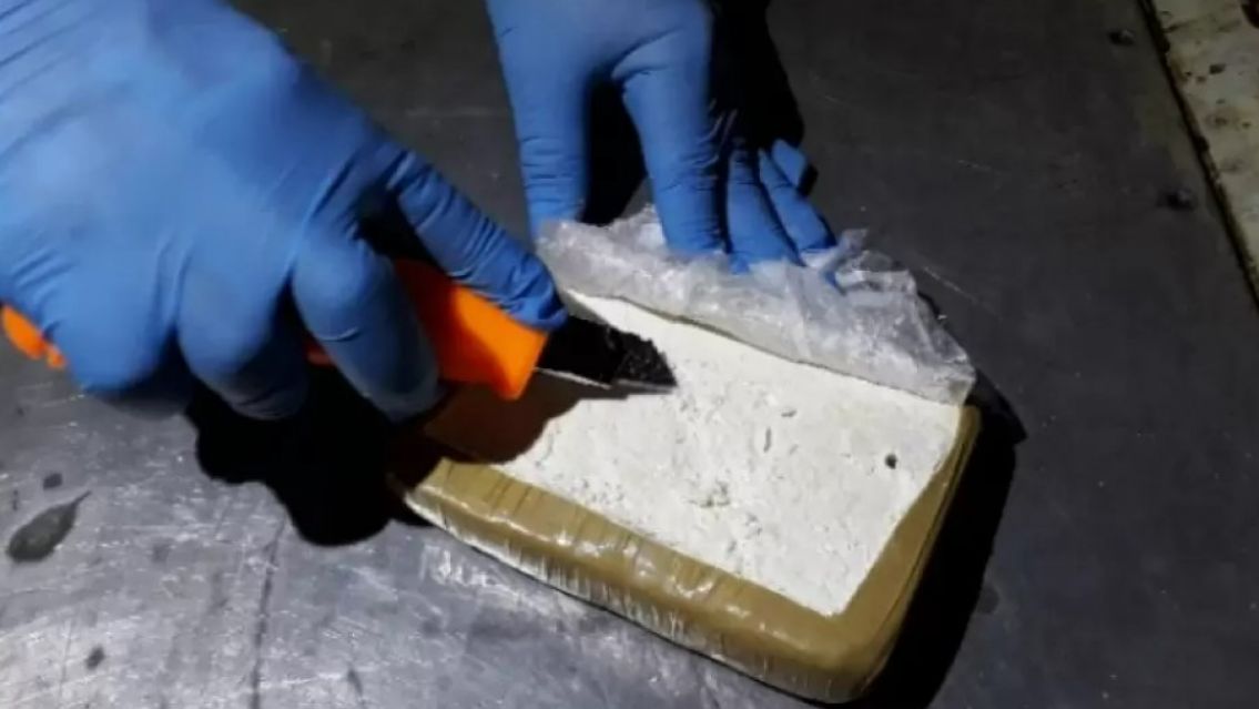 Juje�a escondi� un ladrillo de "merca" en cuerpo y le dieron la cana