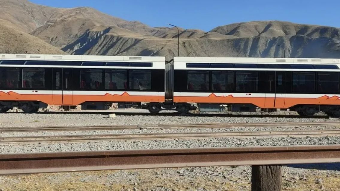 Aseguran que desde que comenz� a circular el Tren Solar:" Sin luz"