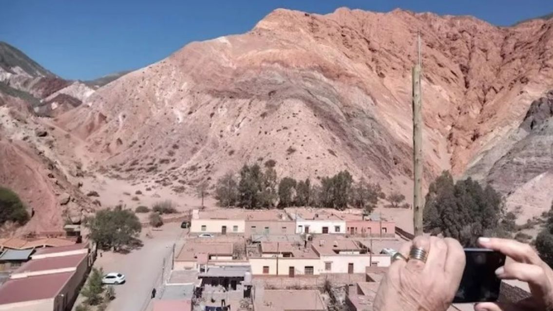 En plenas vacaciones de invierno buscan aumentar el precio de la entrada del mirador en Purmamarca