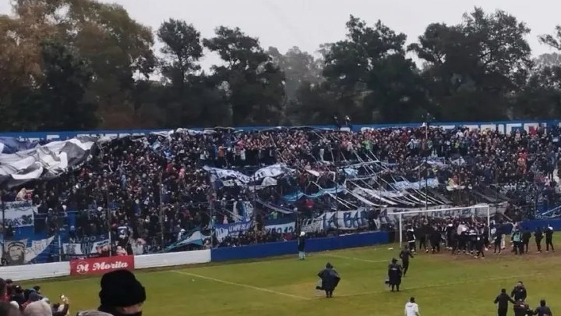 Tragedia en el F�tbol Argentino: falleci� una mujer a la salida del estadio