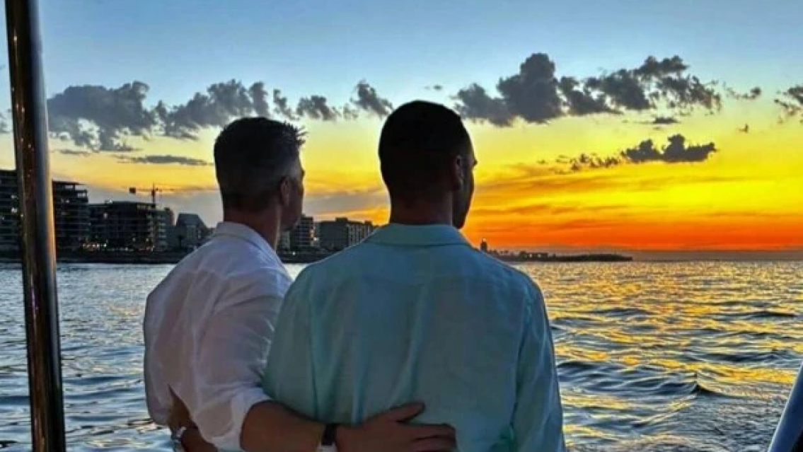 Deportista salió del closet y presentó a su novio