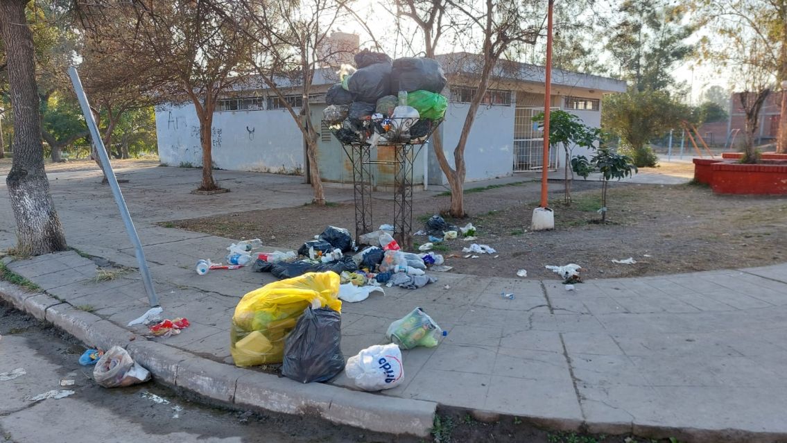 Basura por todas partes: vecinos de Palpalá viven una pesadilla