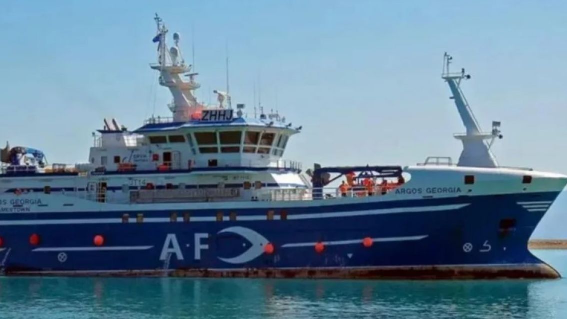 Se hundió un pequero Inglés que sacaba peces ilegalmente de zona exclusiva Argentina