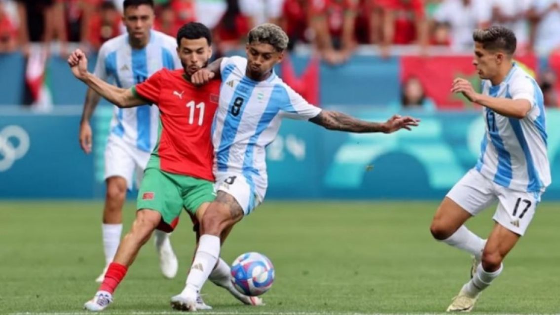 Argentina hab�a empatado con Marruecos pero el gol se anul� una hora y media despu�s y termin� perdiendo 2-1