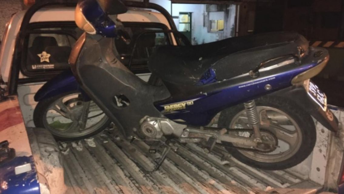 Detienen en Jujuy a un policía manejando machado su moto