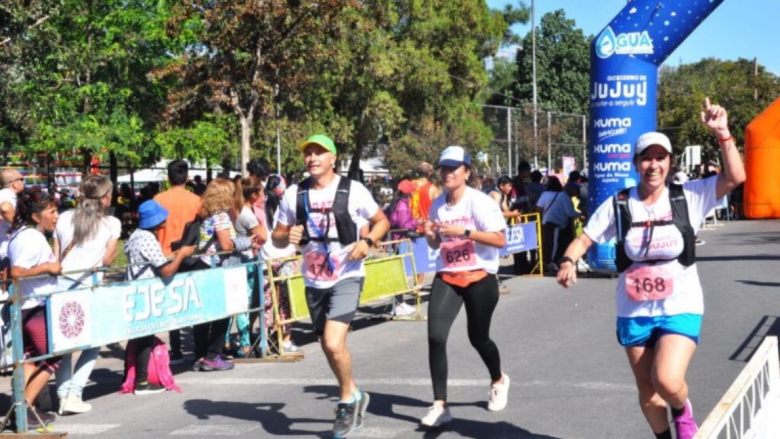 San Salvador amaneci� con calles y avenidas cortadas por una marat�n: �Hasta qu� hora?