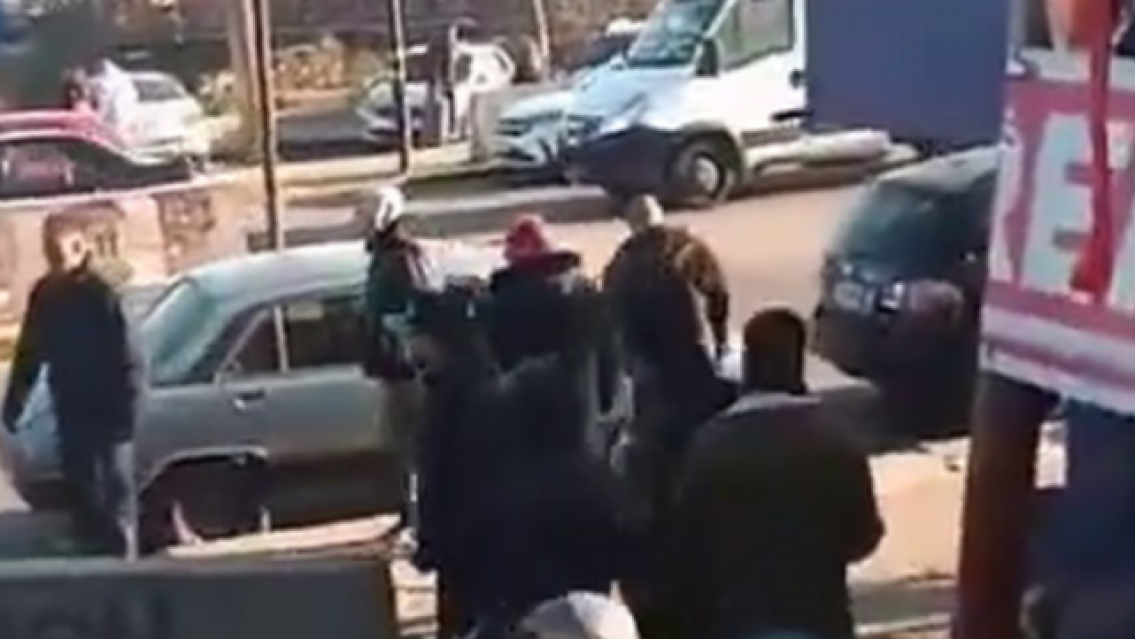 Remiseros se agarraron feo afuera de una reconocida feria: hay varios heridos