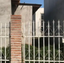 Jujeña encontró a su ex con su vecina en la pieza del fondo y todo terminó mal