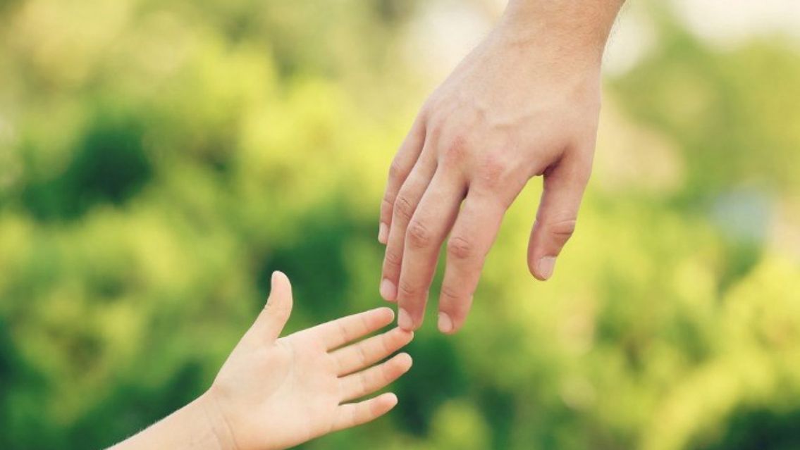 Cada vez menos argentinos adoptan: más de 2200 niños esperan por "padres"