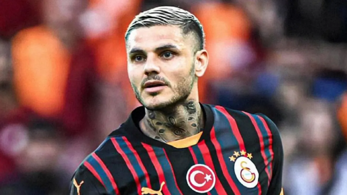 "Un potro", de espalda y sin remera Icardi mostr� a su nuevo amor