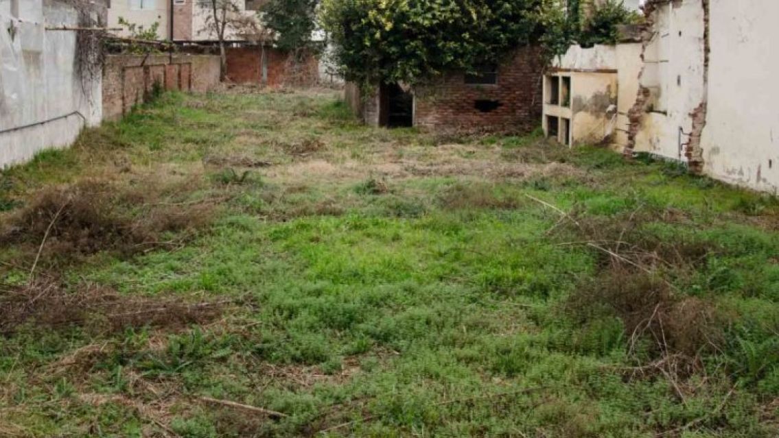 Polic�a juje�o estaba en un bald�o con su "amiga" y recibieron la peor sorpresa