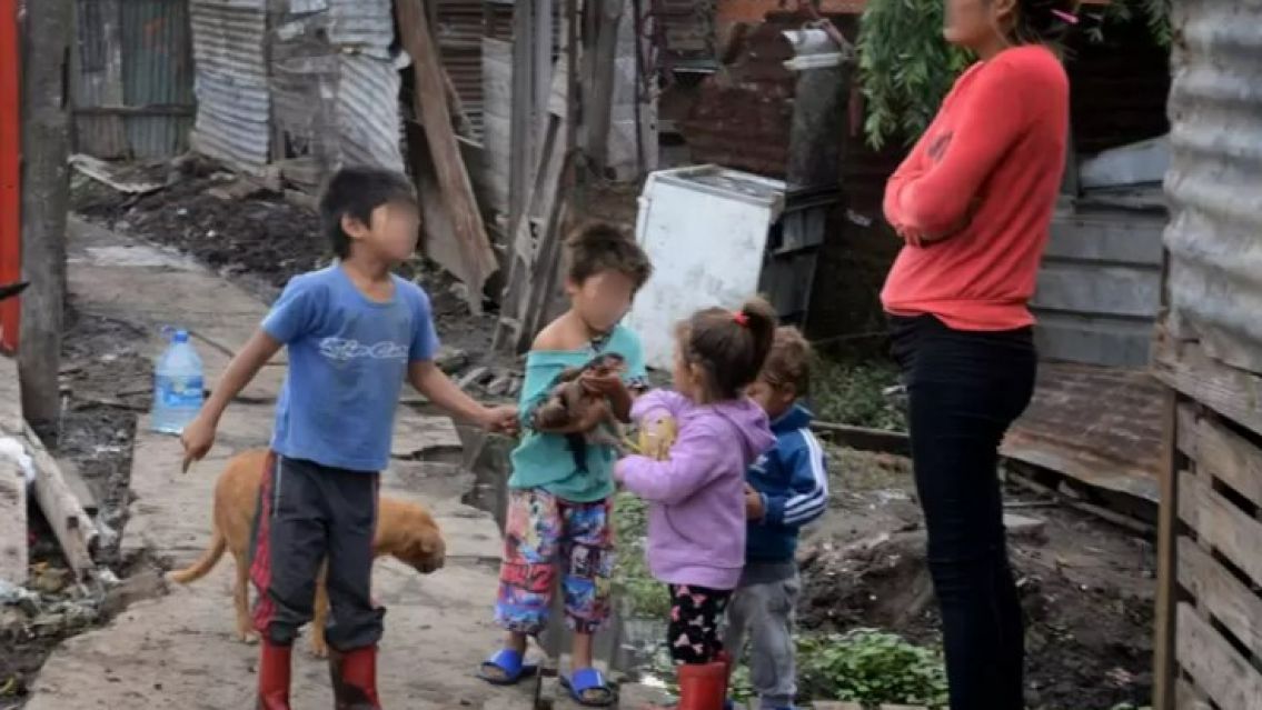 Una familia necesitó $1.024.435 para no ser pobre