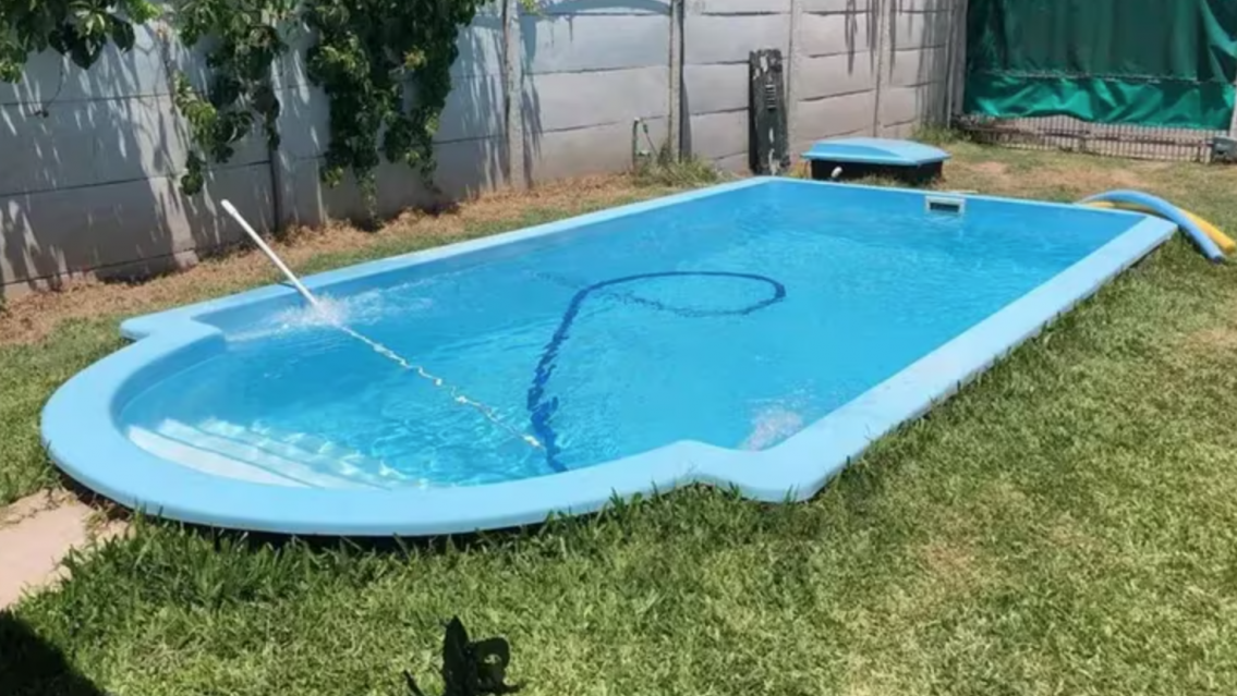 Jujuy: dos hermanitos de 2 y 1 año cayeron en una pileta y fueron internados