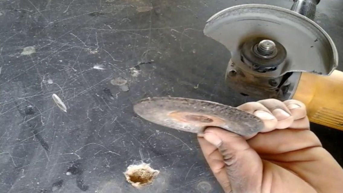 Le quit� la vida a su mujer y quiso castigarse con una amoladora