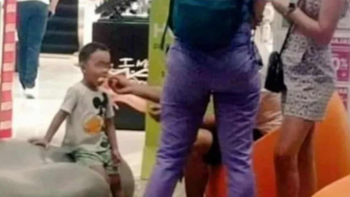 No es Loan el nene de la foto en el shopping de Barranquilla en Colombia