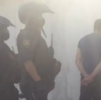 Era polic&iacute;a de d&iacute;a y "transilvania" de noche: requisaron su casa y encontraron "de todo"