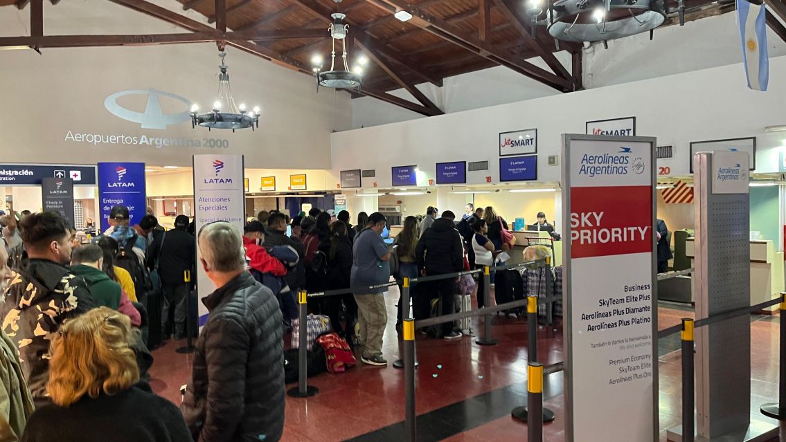 [URGENTE] Amenaza de bomba en el Aeropuerto de Salta: puso dinamita en su equipaje y gener� p�nico