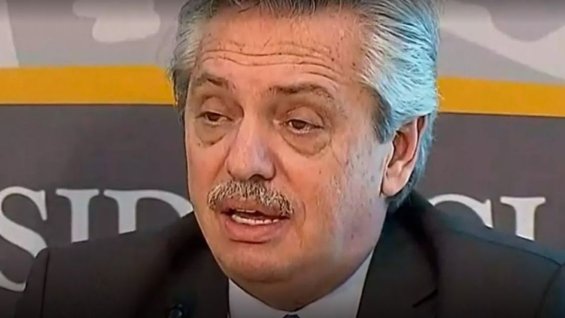 Estalló la venta de tazas Alberto: "Decime algo lindo"