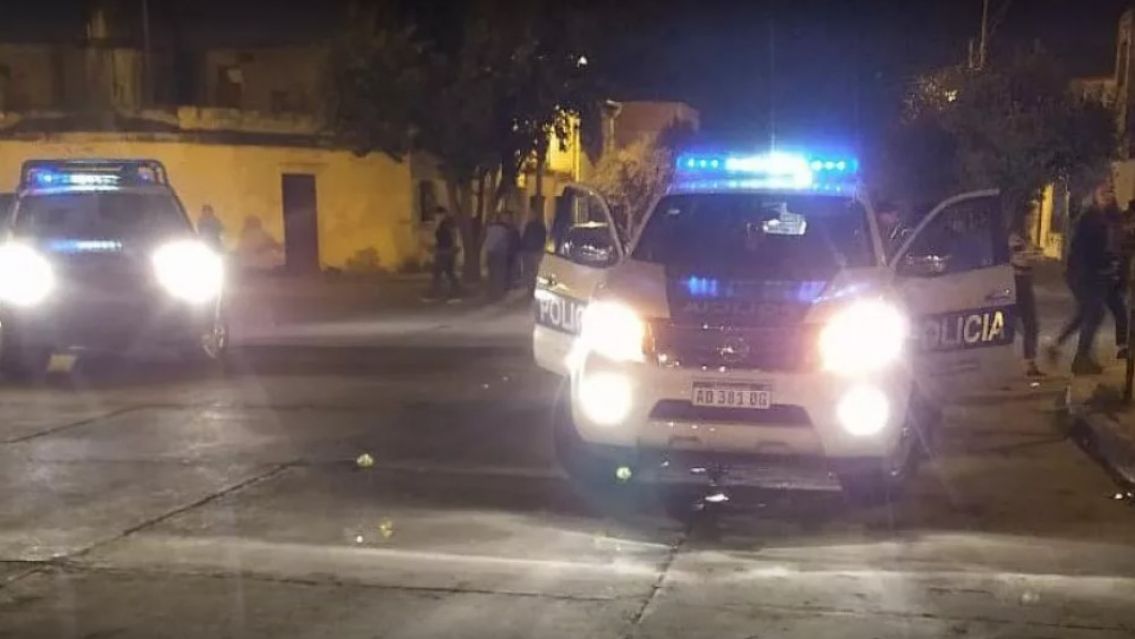 Salió a comprar y casi se encuentra con la muerte: la agarraron varios