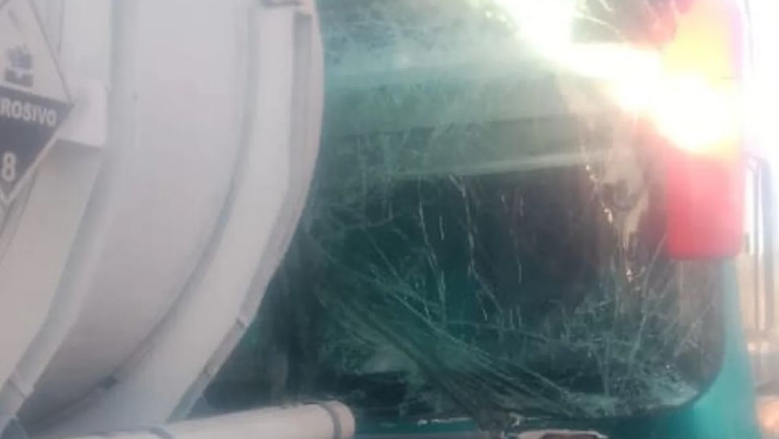 URGENTE: Un Balut con 35 pasajeros chocó contra un camión