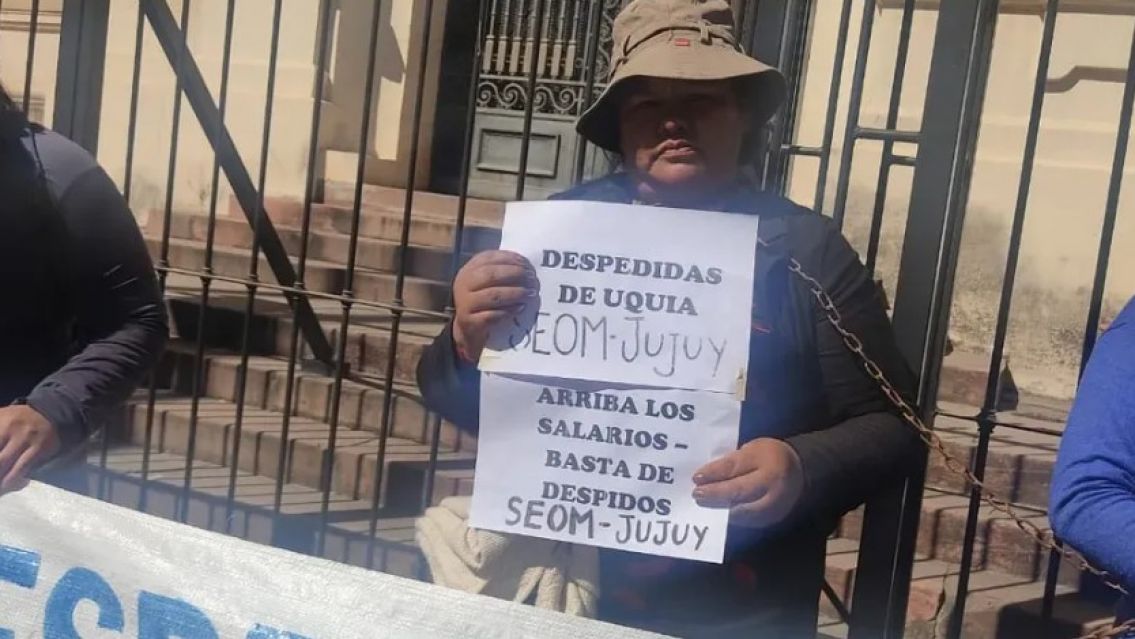 Tras encadenarse, trabajadoras de Uquía recibieron el compromiso de soluciones