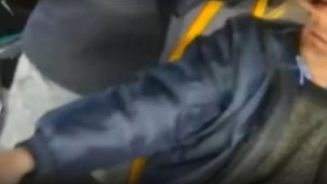 Horror en el bondi: un pasajero noque� al chofer