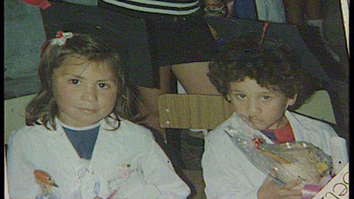 Encontraron a dos chiquitos asesinados y escondidos en una heladera