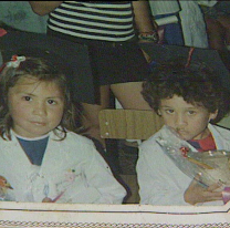 Encontraron a dos chiquitos asesinados y escondidos en una heladera