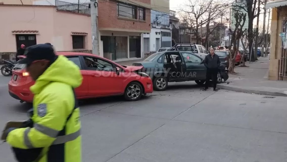 Tremendo choque en Cuyaya: una ambulancia lleg� de urgencia 