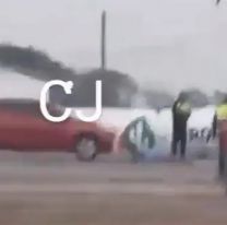 Conmoci&oacute;n: cruz&oacute; la calle y lo atropellaron tres autos