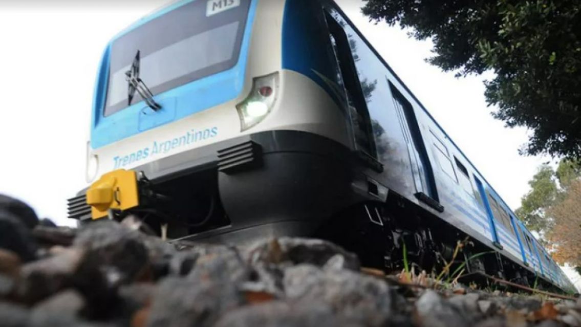 Intentó ganarle al tren y ahora lo están velando: así ocurrió la desgracia